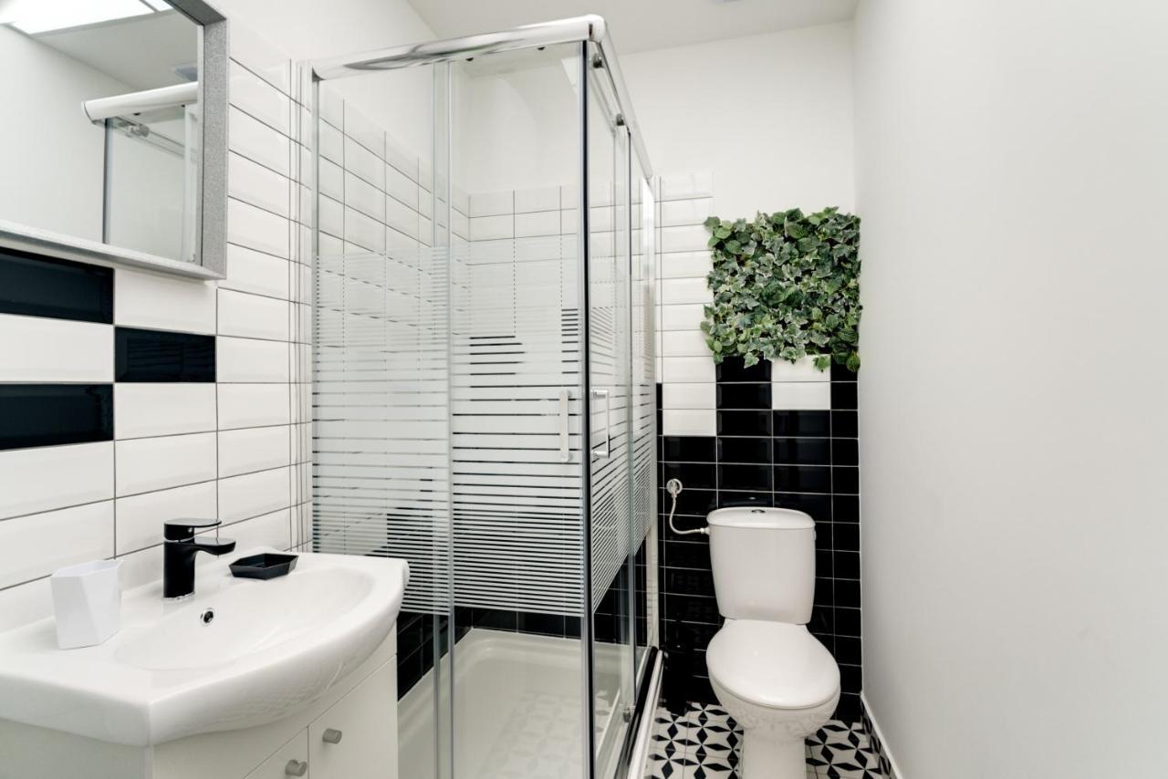 Black & White Apartments リエカ エクステリア 写真