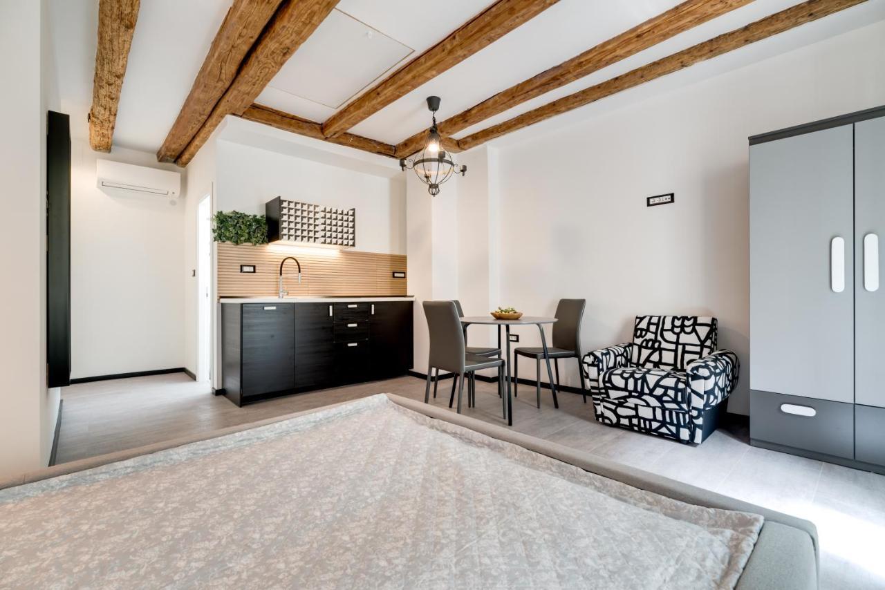 Black & White Apartments リエカ エクステリア 写真