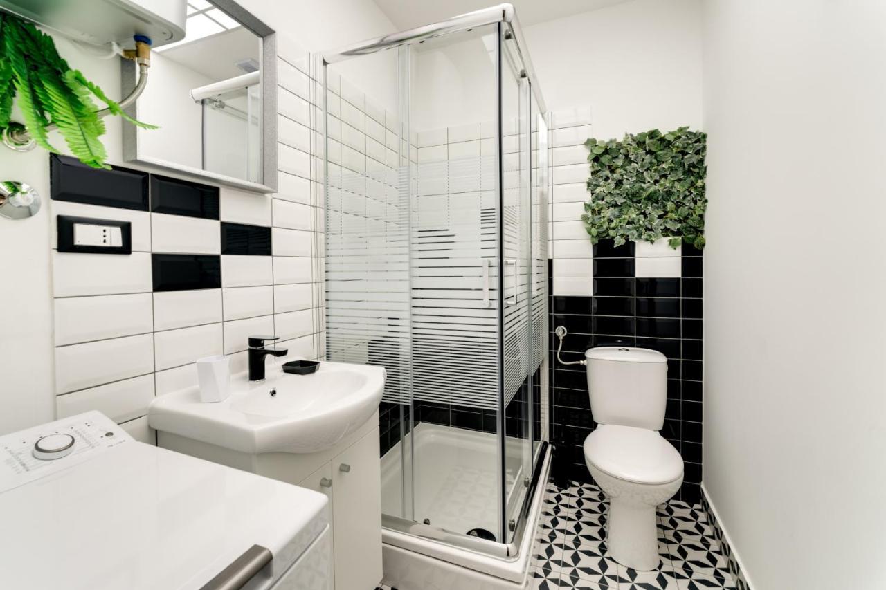 Black & White Apartments リエカ エクステリア 写真